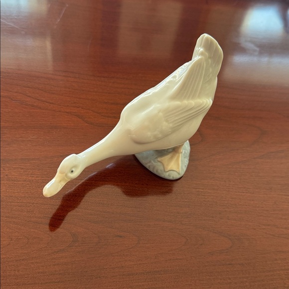 Lladro Nao White Porcelain Duck Figurine Base - Picture 3 of 4